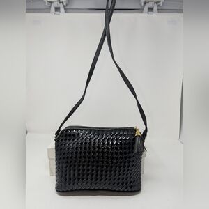 Cross Body  Purse Woven Vinyl  With Tassel Zipper 9.5x7x2.75 Excellent Condition